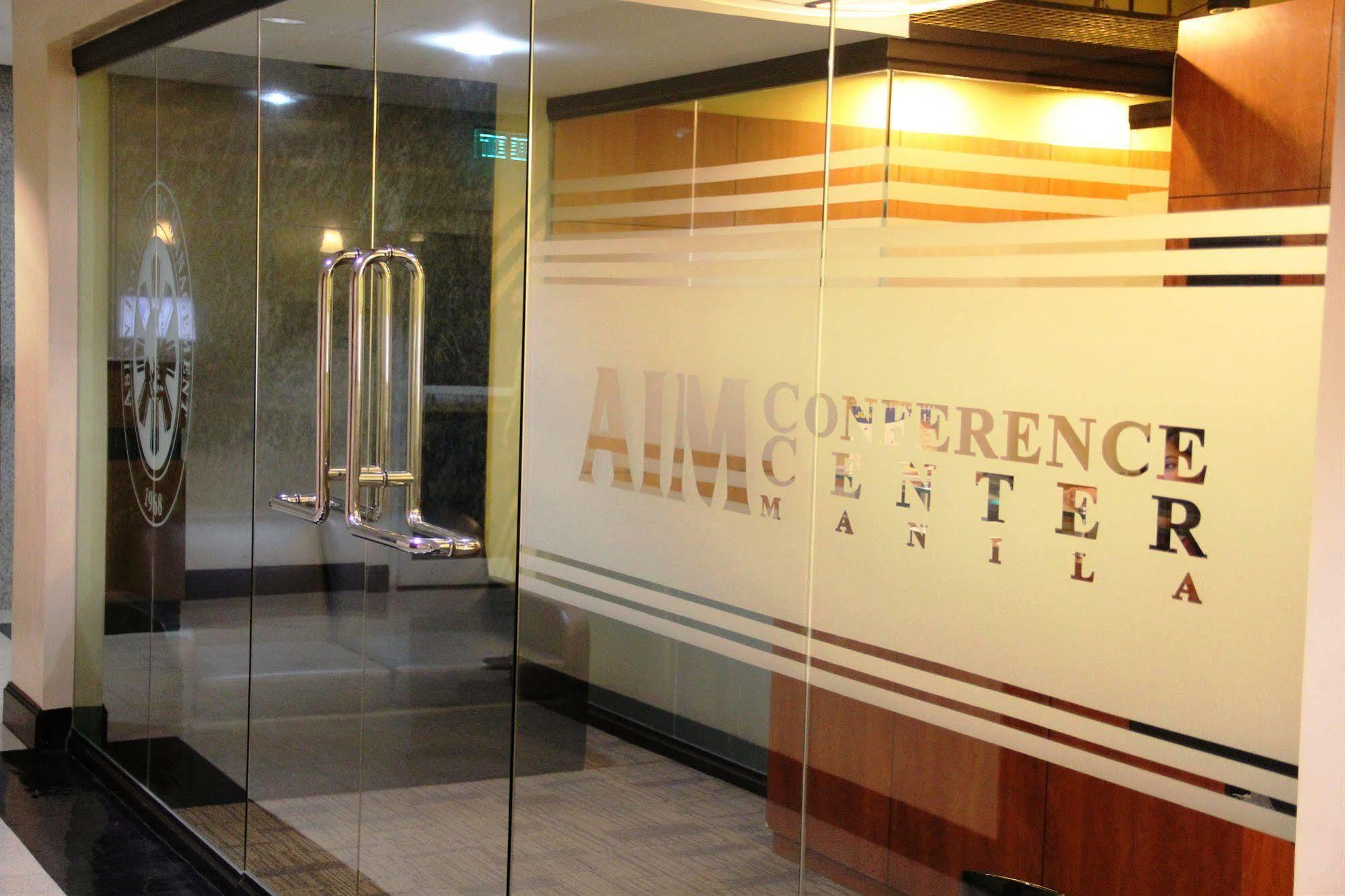 Aim Conference Center Hotel Makati City Екстериор снимка